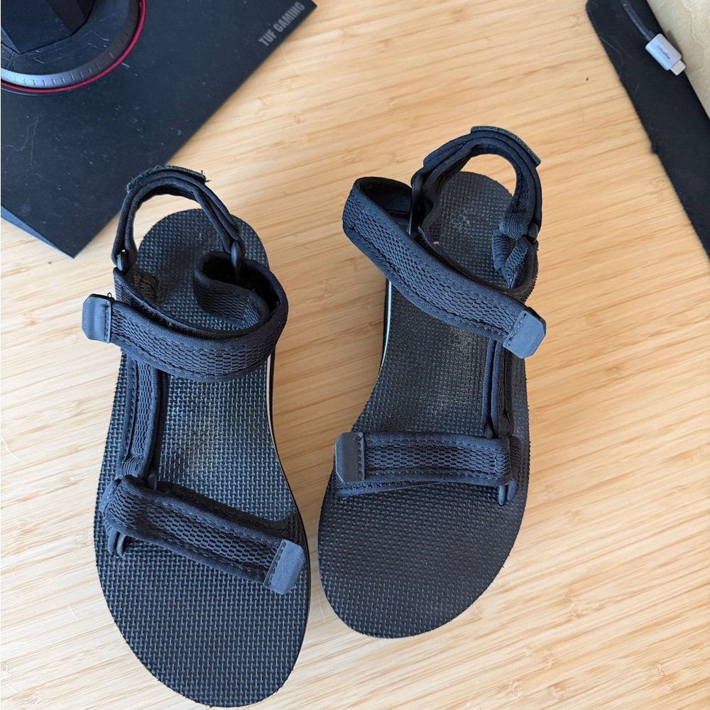 Teva Flatform Sandals - Picture 2 of 7
